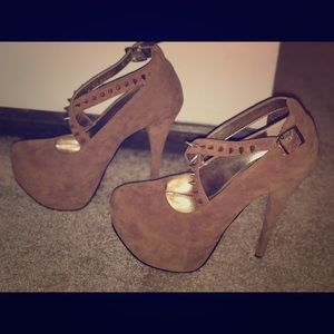 NEVER worn Tan heels with spike straps